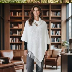 moderno poncho tejido con cuello y botones elegantes blanco
