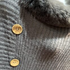 Alternative view of Poncho cuello efecto piel plomo