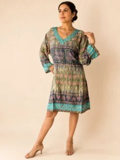 Vestido Túnica Estampado en Poly Seda – Alessia – Café
