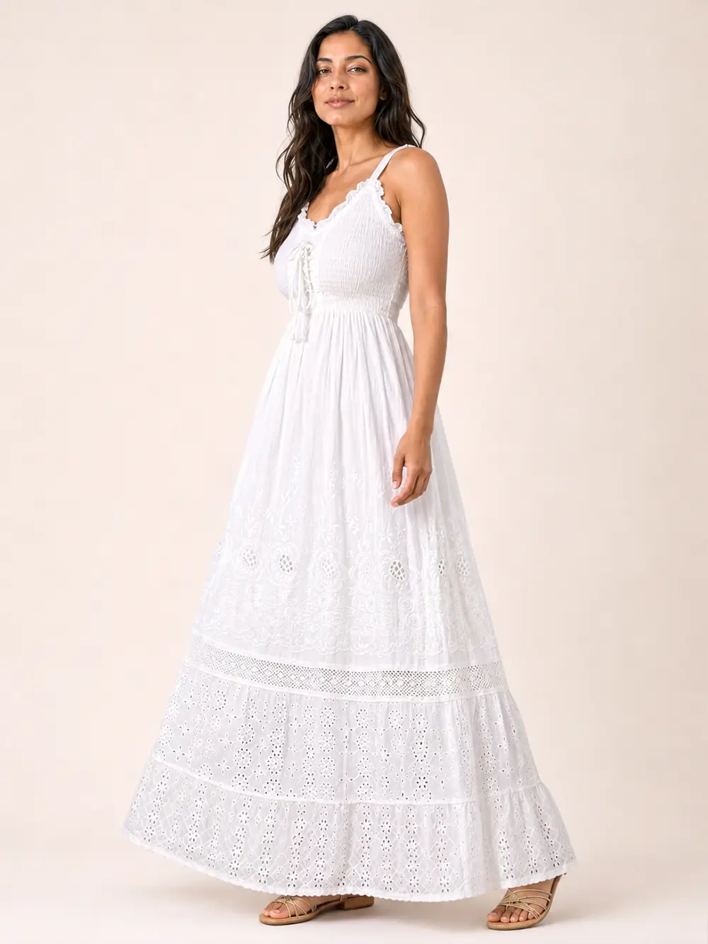 Vestido Blanco Largo con Pecho Elasticado y Broderie - Imagen 4