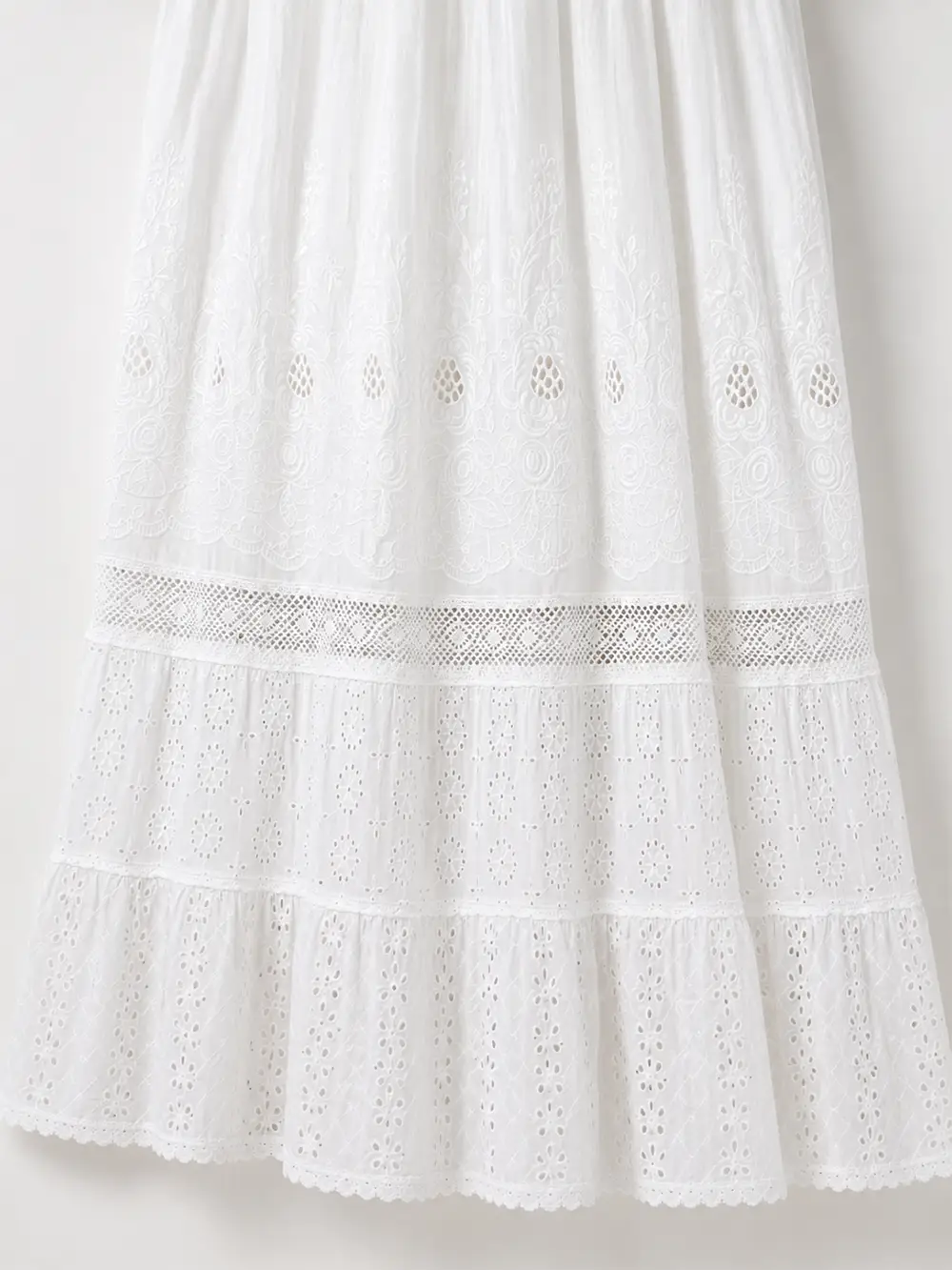 Vestido Blanco Largo con Pecho Elasticado y Broderie - Imagen 5