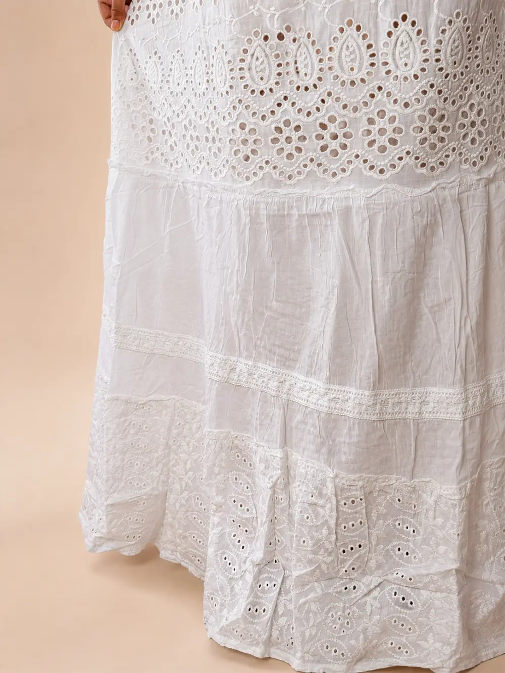 Vestido Blanco Largo Bordado con Cintura Elasticada - Imagen 5