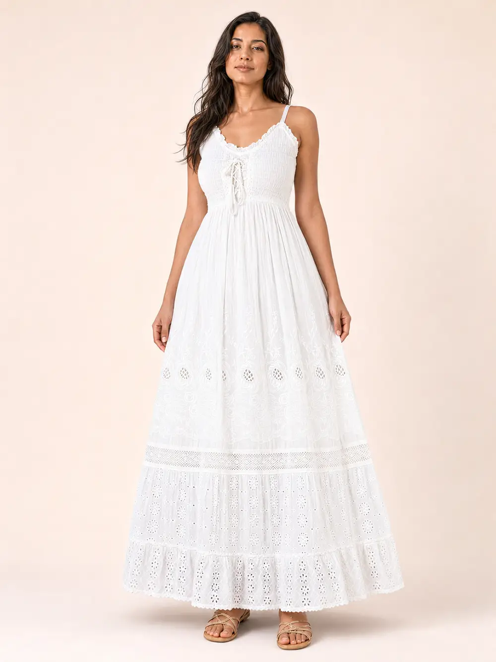 Vestido Blanco Largo con Pecho Elasticado y Broderie - Imagen 3