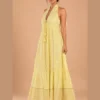 Vestido maxi boho halter amarillo lima, detalle frontal