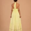 Vestido maxi boho halter amarillo lima visto de espalda