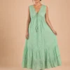 Vestido maxi boho verde menta de frente, vista completa